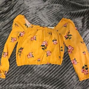 Off the shoulder Cropped Blouse